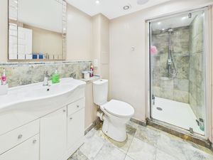GROUND FLOOR SHOWER ROOM- click for photo gallery